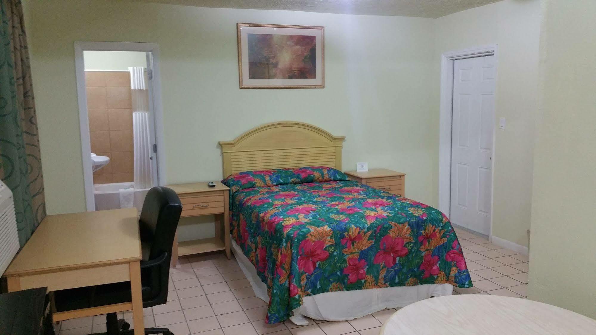 Travelers Inn - Clearwater Exterior photo